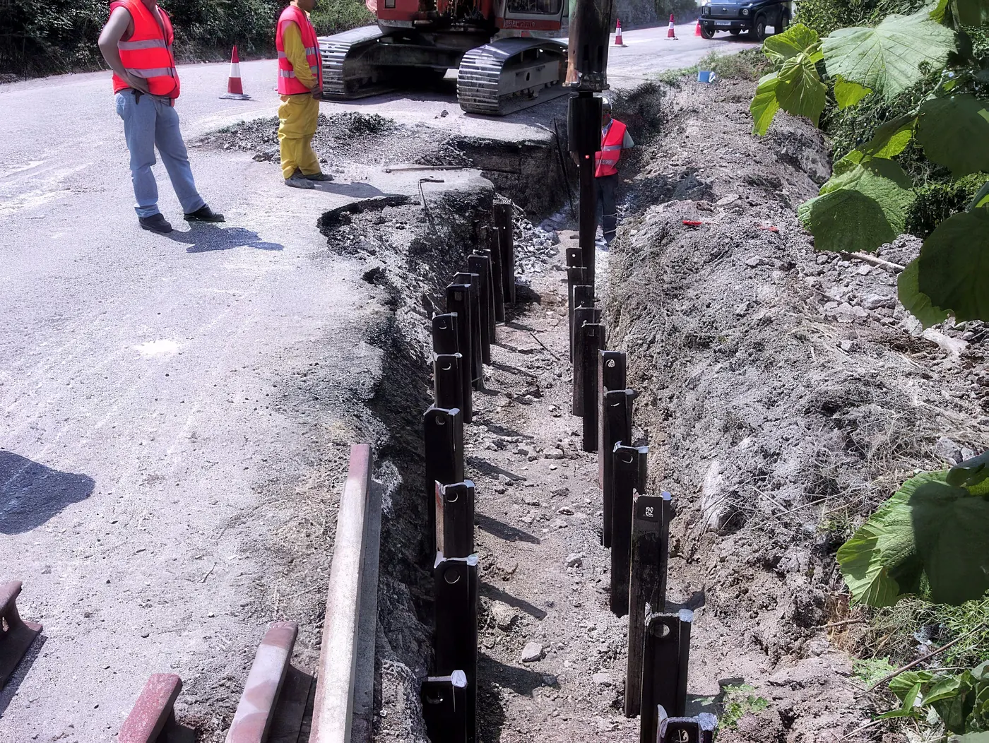 Hinca de carriles al tresbolillo junto a la carretera BU-550 en Trespaderne